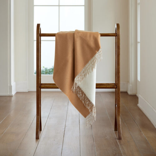 CASHMERE THROW CHESTNUT/CREAM ON WILTSHIRE