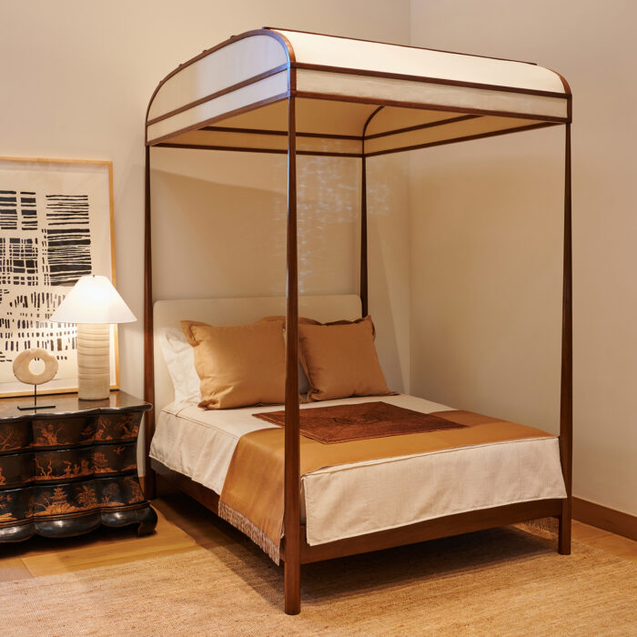 Clarence Bed with Canopy - Image 2